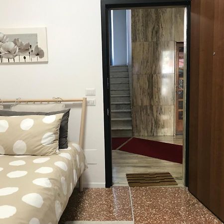 Studio 25 Apartment - Near Metro M3 Мілан Екстер'єр фото