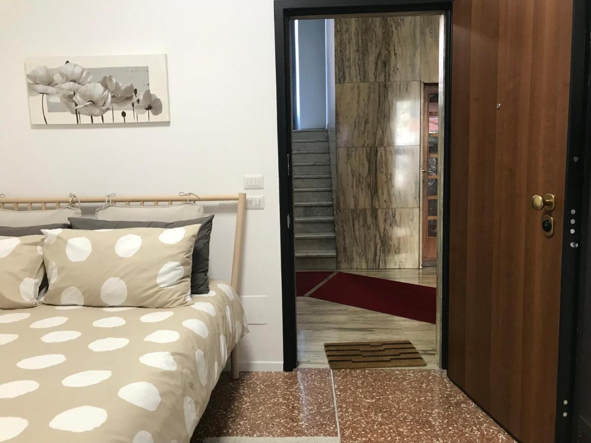 Studio 25 Apartment - Near Metro M3 Мілан Екстер'єр фото